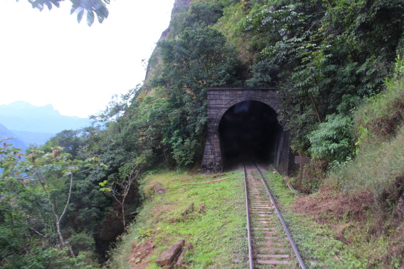 Trem-de-luxo-Litorina-Serra-Verde-Express