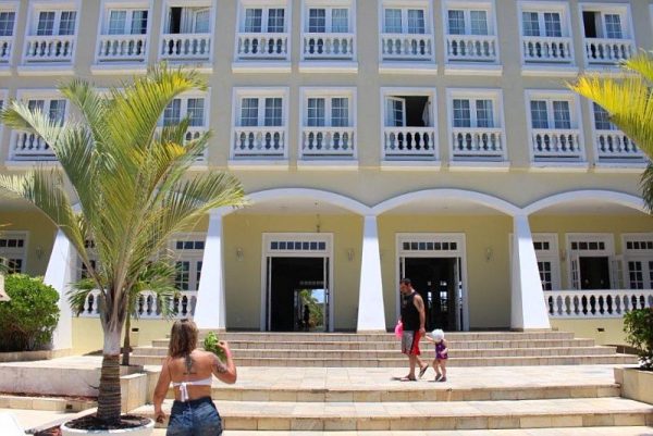 Vista da piscina para o Lobby