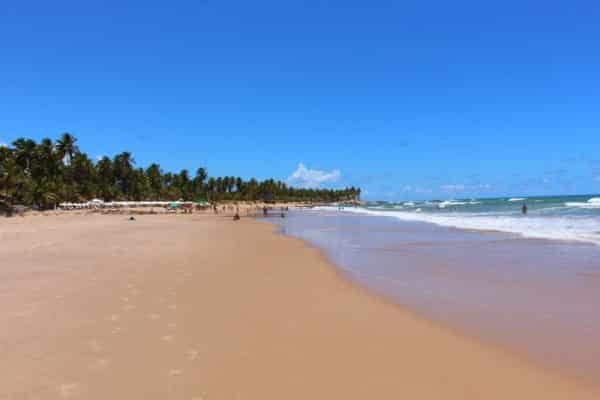 O bar com cadeiras que fica mais próximo da Ala Sol