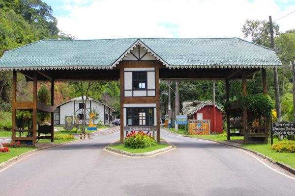 Parque Estadual da Pedra Azul e Rota do Lagarto