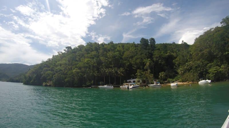 passeio meia volta a ilha em ilha grande