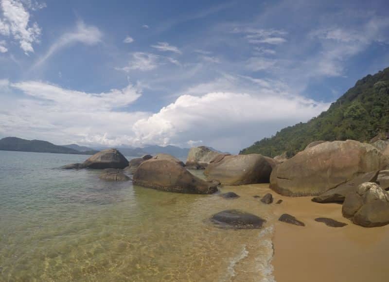 praia da feiticeira ilha grande