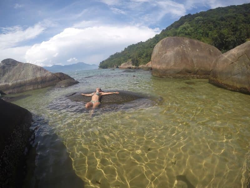 passeio meia volta a ilha em ilha grande